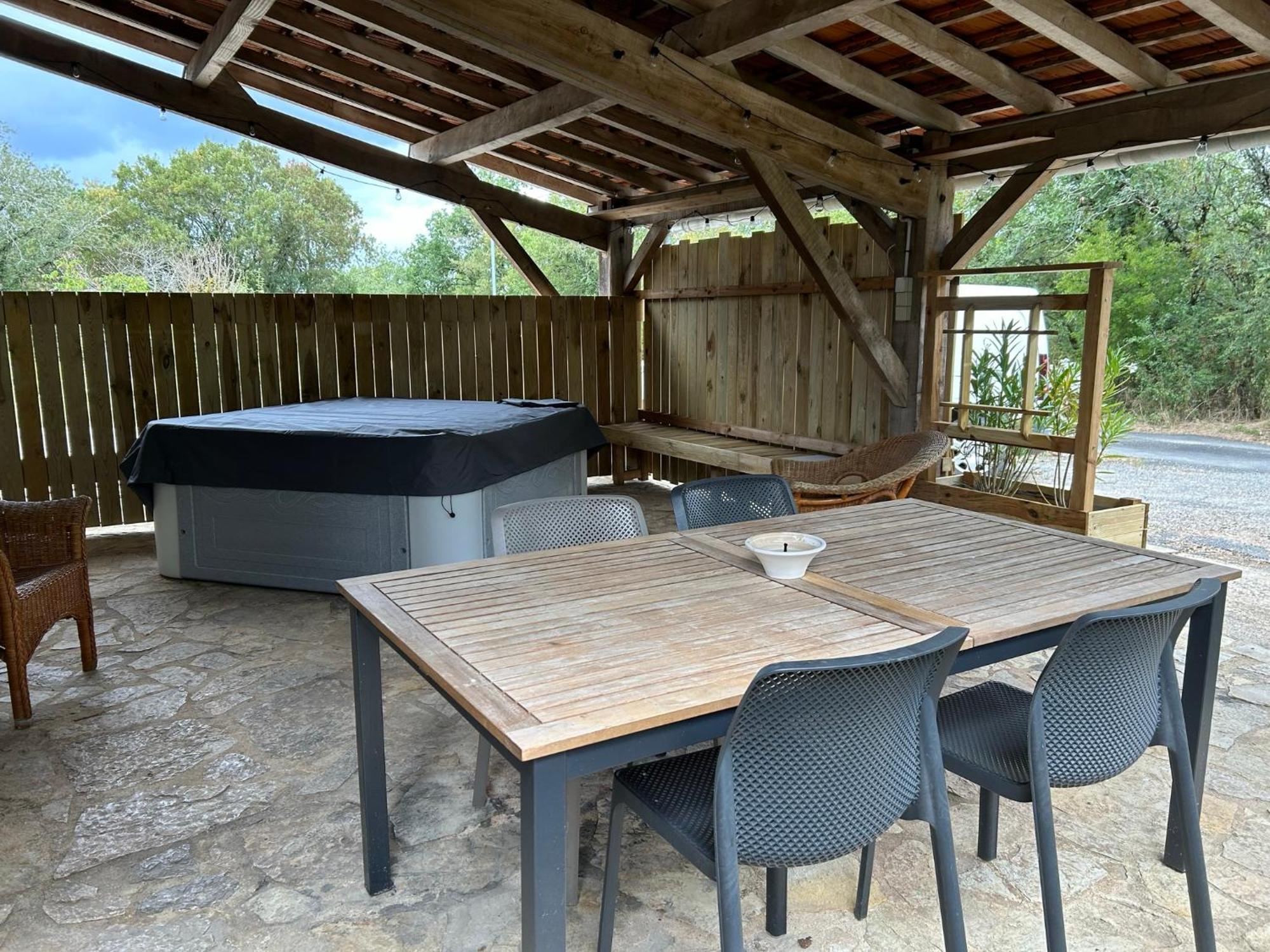 Le Domaine De La Claire Fontaine Gites -Chambres D'Hotes Montvalent Exterior photo